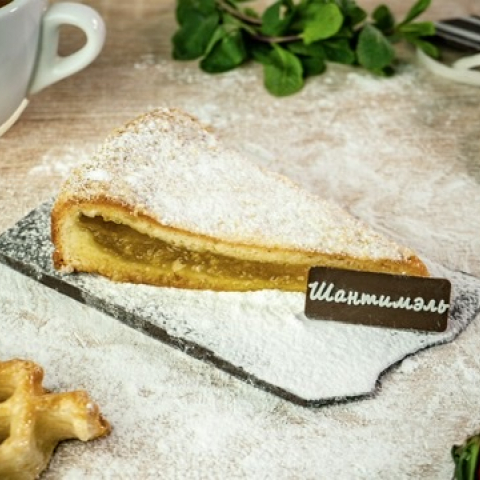 домашний яблочный пирог(кусок)